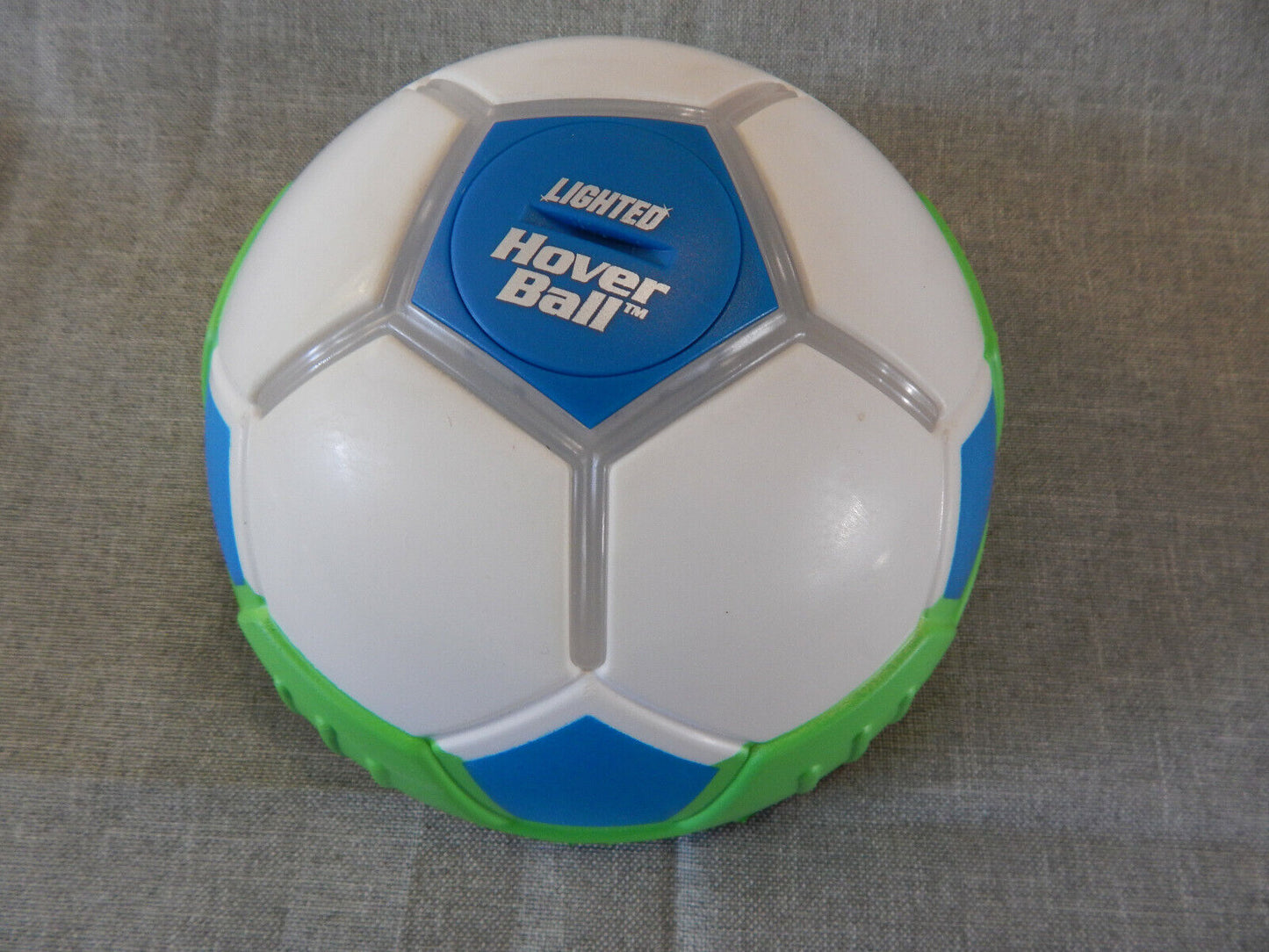Lighted Hover Ball Gleitet auf fast allen Oberflächen zB. Teppich, Parkett