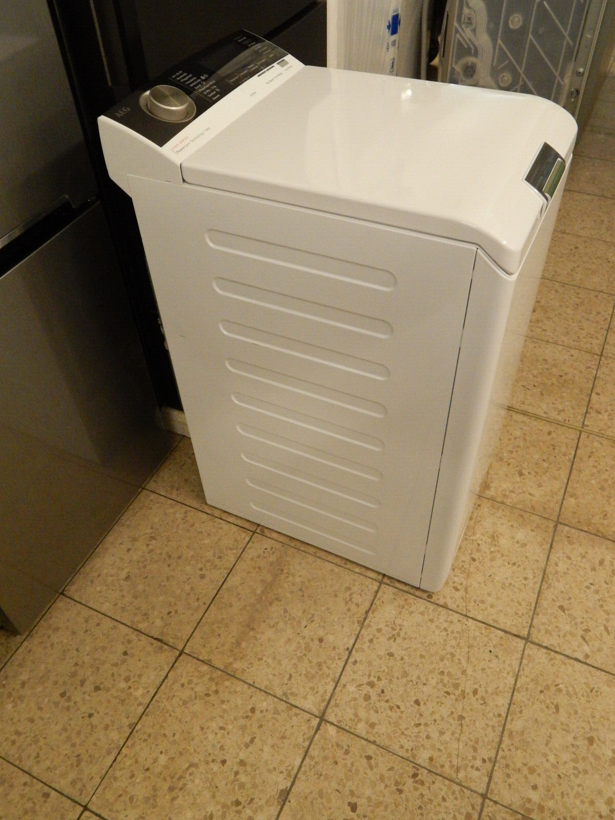 AEG Waschmaschine Toplader 8000 LTR8A36STL Mengenautomatik 1300 U/min Weiß 6kg