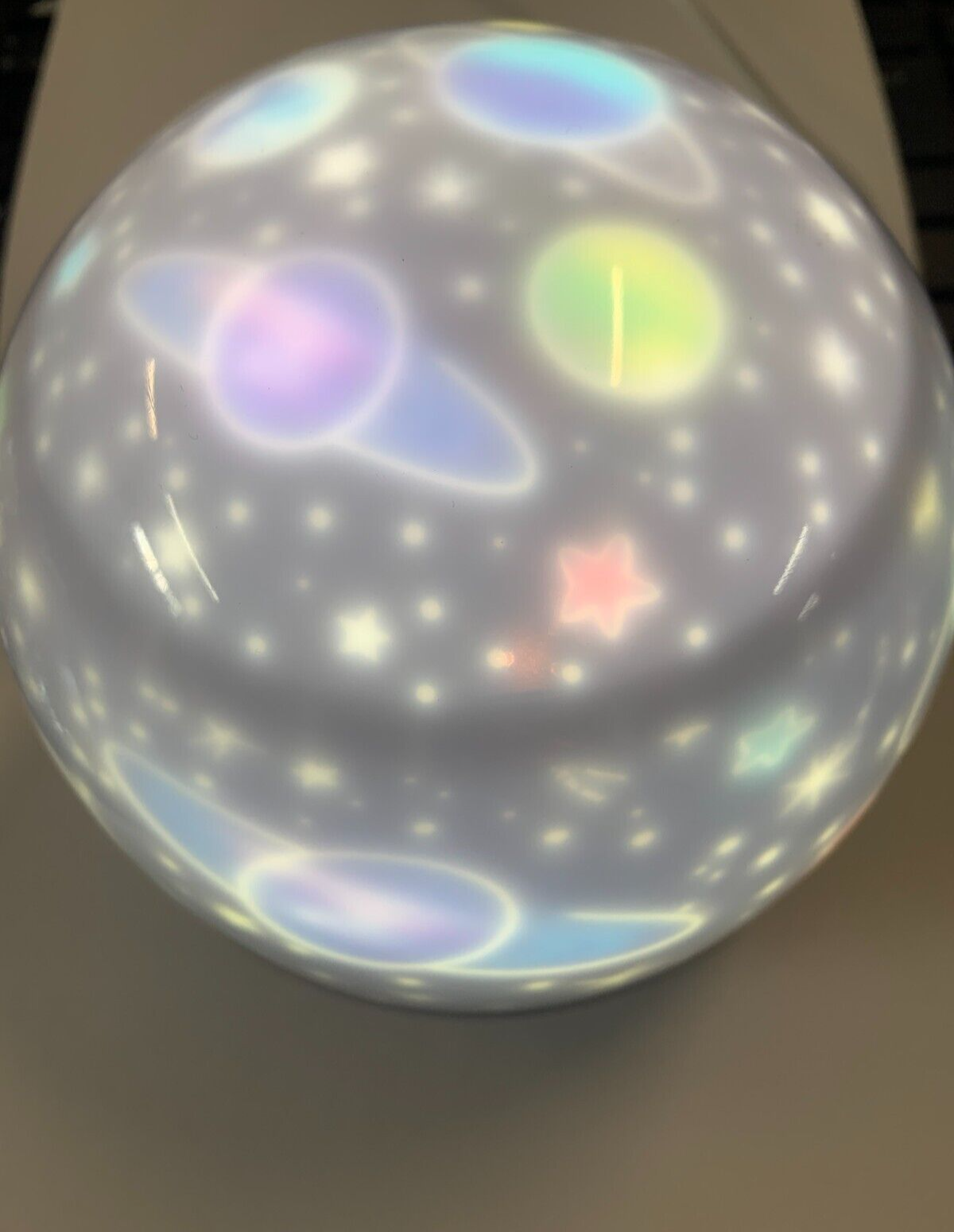 Nachtlicht-Projektor Dreamtastic Zaubert Traumwelten ins Kinderzimmer Nachtlicht