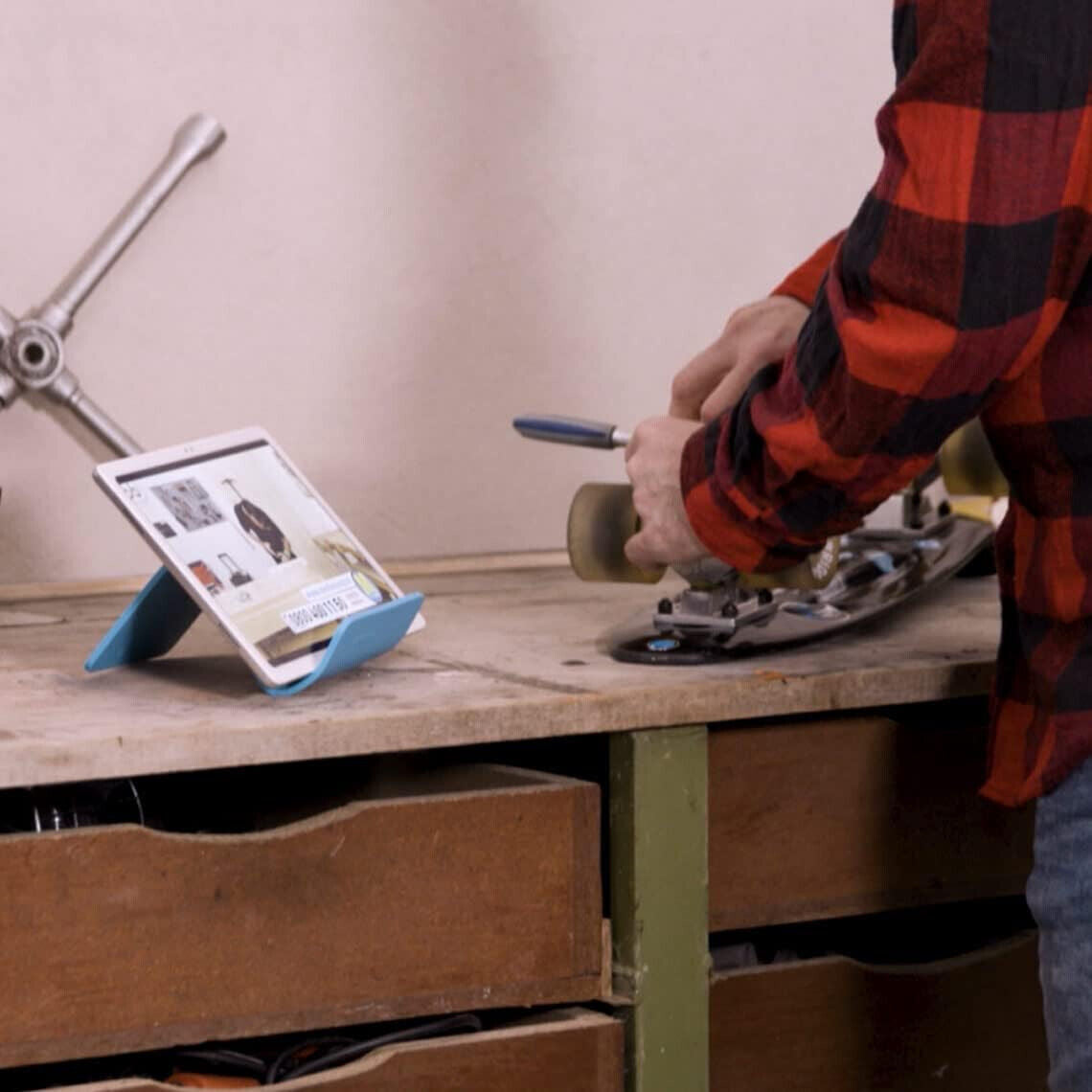 iFlex blau universal Halterung - Flexible Handyhalterug & Tablethalterung - Blau