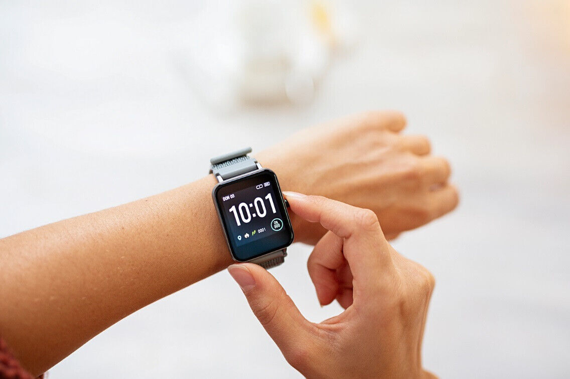 Fitnessuhr mit Full Touch Display Aktivitätstracker Fitness Armband