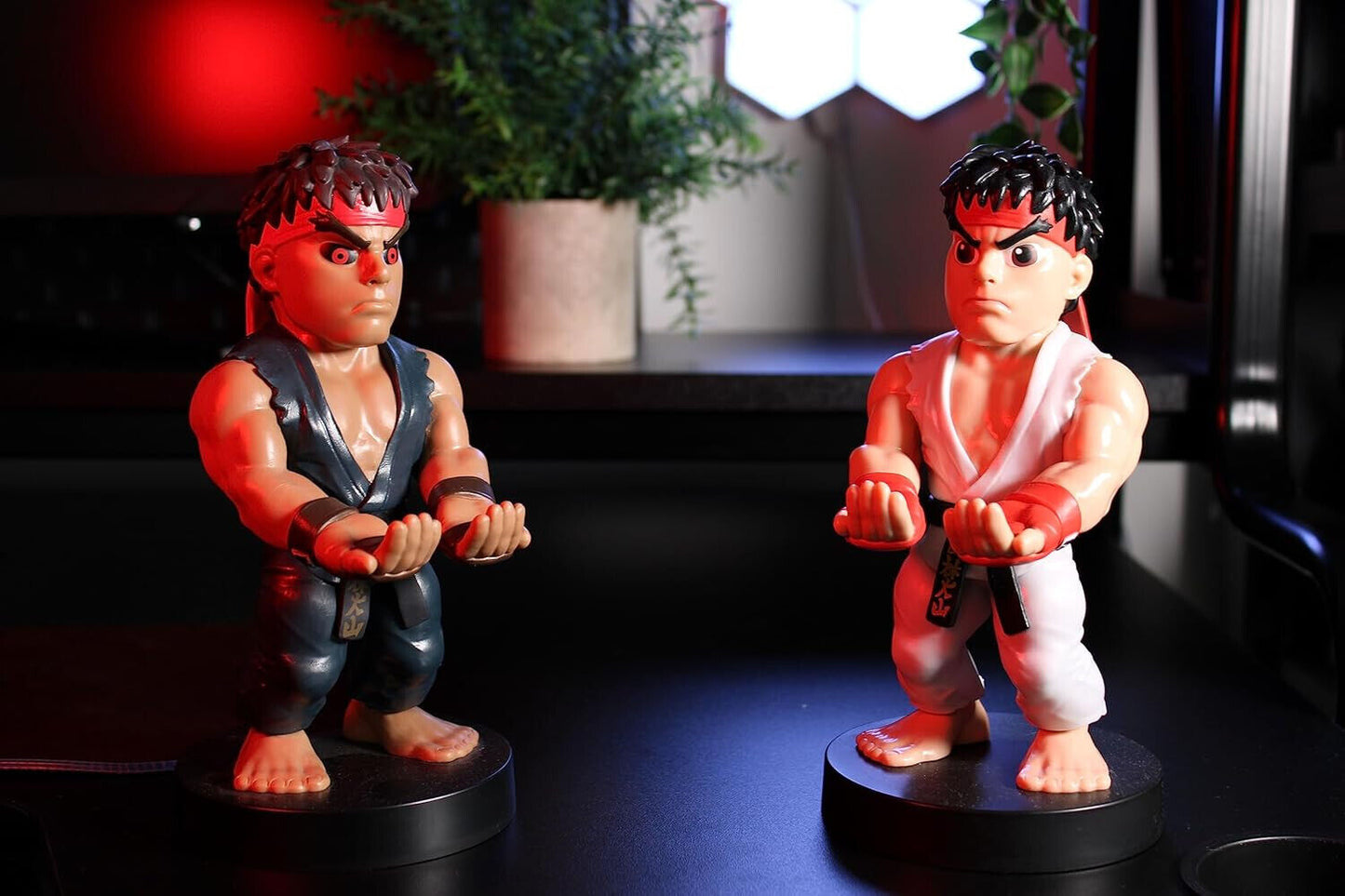 Cable Guys - Capcom Street Fighter Evil Ryu Gaming Accessories Holder & Phone