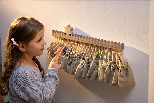 Adventskalender "Holzleiste mit 24 Säckchen" zum Selbstbefüllen